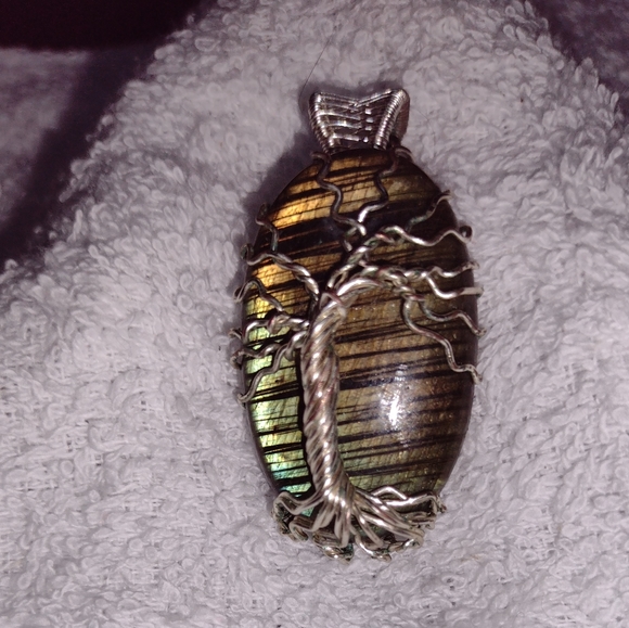 (SOLD)Unisex Tree of life in Labradorite pendant necklace. - Picture 4 of 4